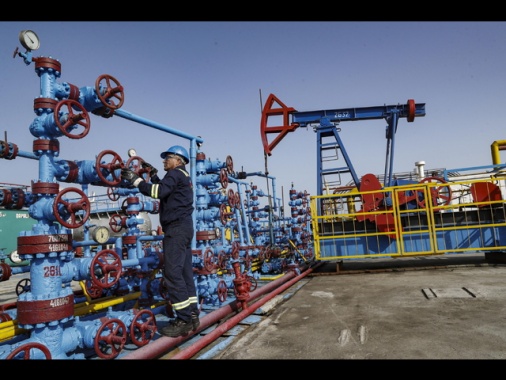 Prosegue la corsa di petrolio e gas, si guarda al Medio Oriente