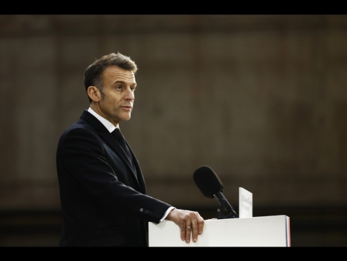 Macron, 'aumenteremo il numero di testate nucleari della Francia'