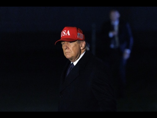 Trump, 'stiamo massacrando l'Iran. Presto arriverà grande ondata'