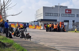 Presidio alla Bartolini, protesta contro il trattamento economico