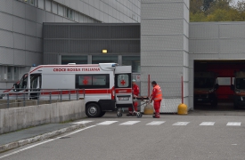 Malore alla guida, 47enne trovato incosciente in auto