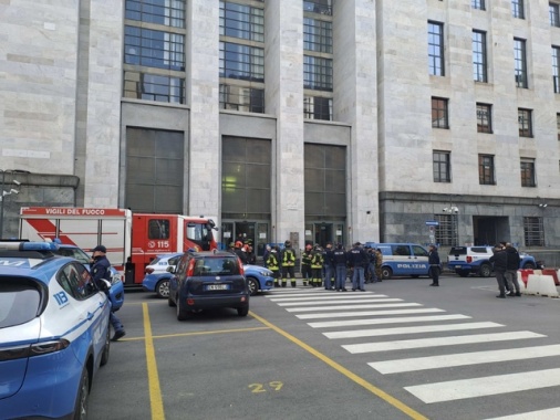 Allarme bomba al Palagiustizia di Milano, controlli in corso