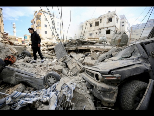 Ministero della sanità libanese, 5 morti in raid israeliano a Sidone