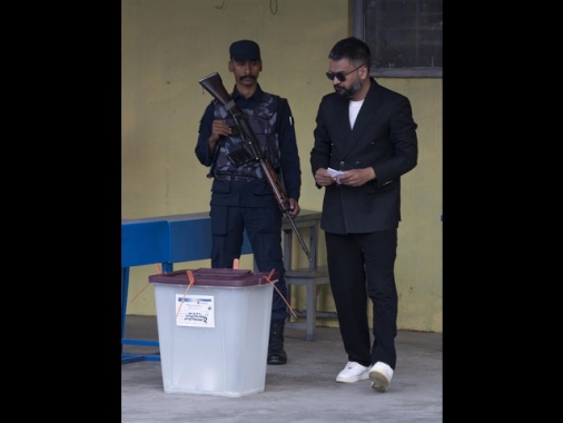 L'ex rapper Balen supera l'ex premier nepalese nello stesso seggio elettorale