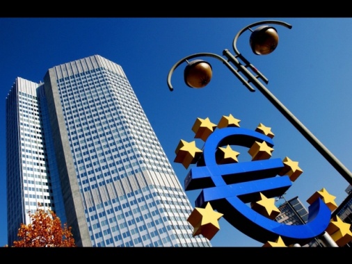 Rendimenti dei titoli di stato in rialzo, spread Btp Bund a 84 punti