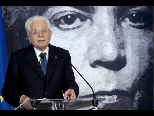 Mattarella, le donne hanno dato molto ma l'equilibrio non è ancora alla pari