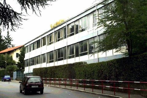 Case, terreni e un'ex scuola: aste a Varese