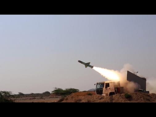 Lloyds list, navi cinesi annunciano nazionalità per transito a Hormuz