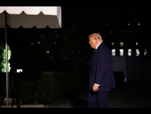 Trump, potrei essere disposto a parlare con l'Iran