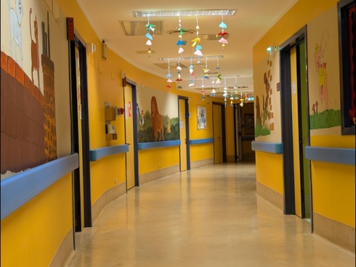 Hiv trasmesso alla figlia e non curato, genitori a processo