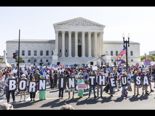 'Corte Suprema Usa scettica su ordine esecutivo di Trump per abolire ius soli'