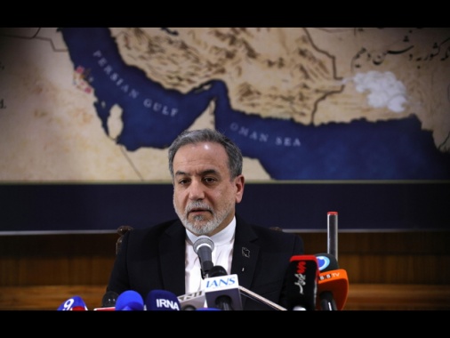 Teheran, 'rischio costante per le forze straniere nei pressi di Hormuz'
