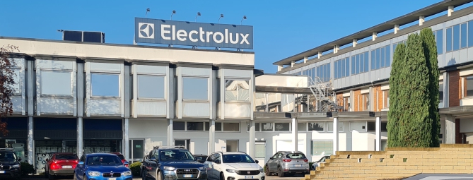 Electrolux, licenziamenti congelati