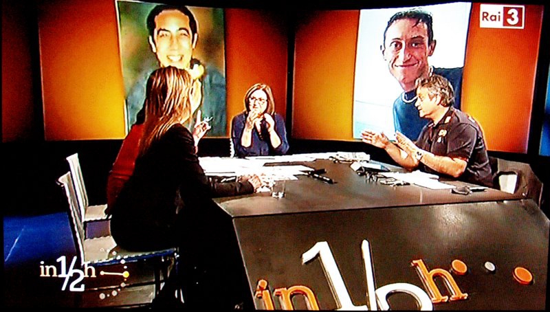 Ilaria Cucchi, Lucia Uva (d) e il segretario generale del Sindacato Autonomo di Polizia, Gianni Tonelli, durante la trasmissione 