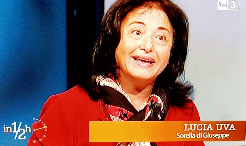 Ilaria Cucchi, Lucia Uva (d) e il segretario generale del Sindacato Autonomo di Polizia, Gianni Tonelli, durante la trasmissione 