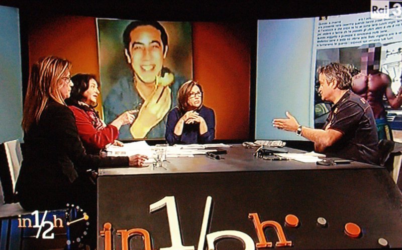 Ilaria Cucchi, Lucia Uva (d) e il segretario generale del Sindacato Autonomo di Polizia, Gianni Tonelli, durante la trasmissione 