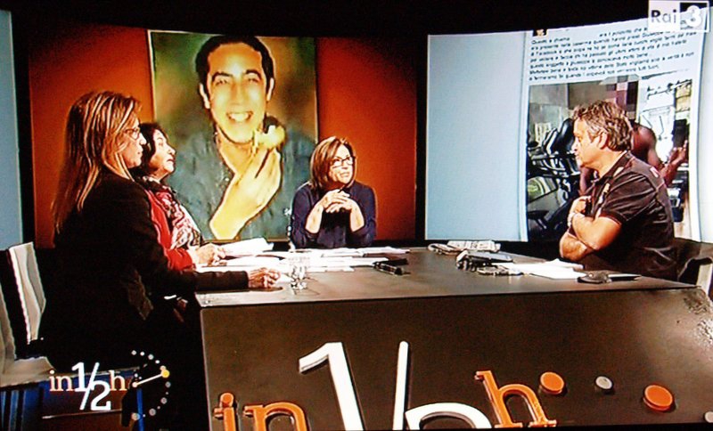 Ilaria Cucchi, Lucia Uva (d) e il segretario generale del Sindacato Autonomo di Polizia, Gianni Tonelli, durante la trasmissione 