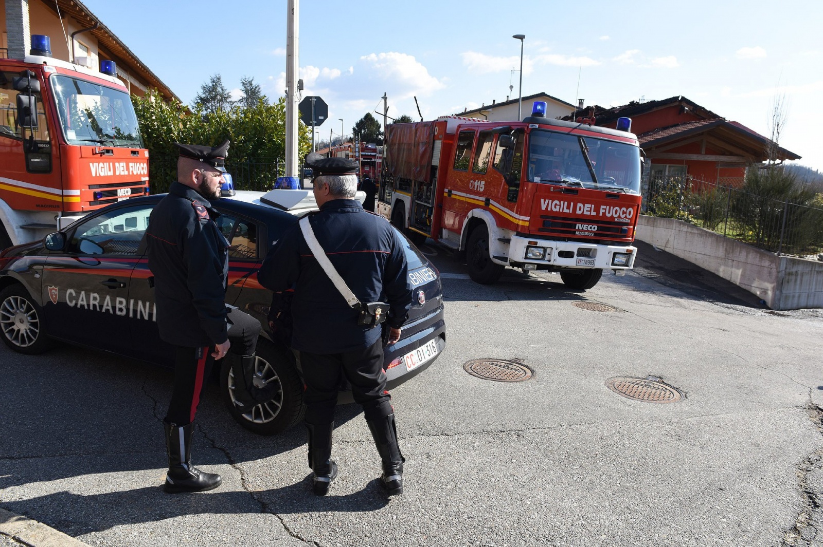 COCQUIO TREVISAGO VARESE CONTRADA MOTTO DEI GRILLI INCENDIO VILLETTA