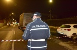VARESE INCIDENTE GRAVE PEDONE INCASTRATO SOTTO IL CAMION VIA MONTE ROSA