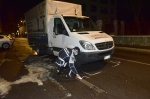 VARESE INCIDENTE GRAVE PEDONE INCASTRATO SOTTO IL CAMION VIA MONTE ROSA