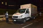 VARESE INCIDENTE GRAVE PEDONE INCASTRATO SOTTO IL CAMION VIA MONTE ROSA