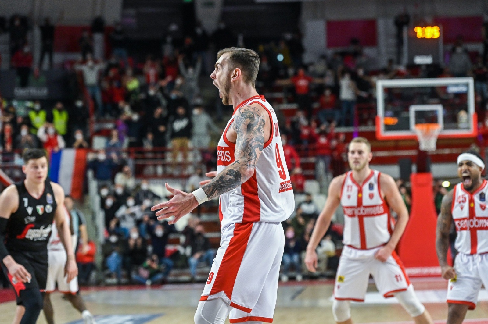 VARESE BASKET SERIE A OPENJOBMETIS PALLACANESTRO VARESE VS. VIRTUS SEGAFREDO BOLOGNA NELLA FOTO PAULIUS SOROKAS ESULTANZA