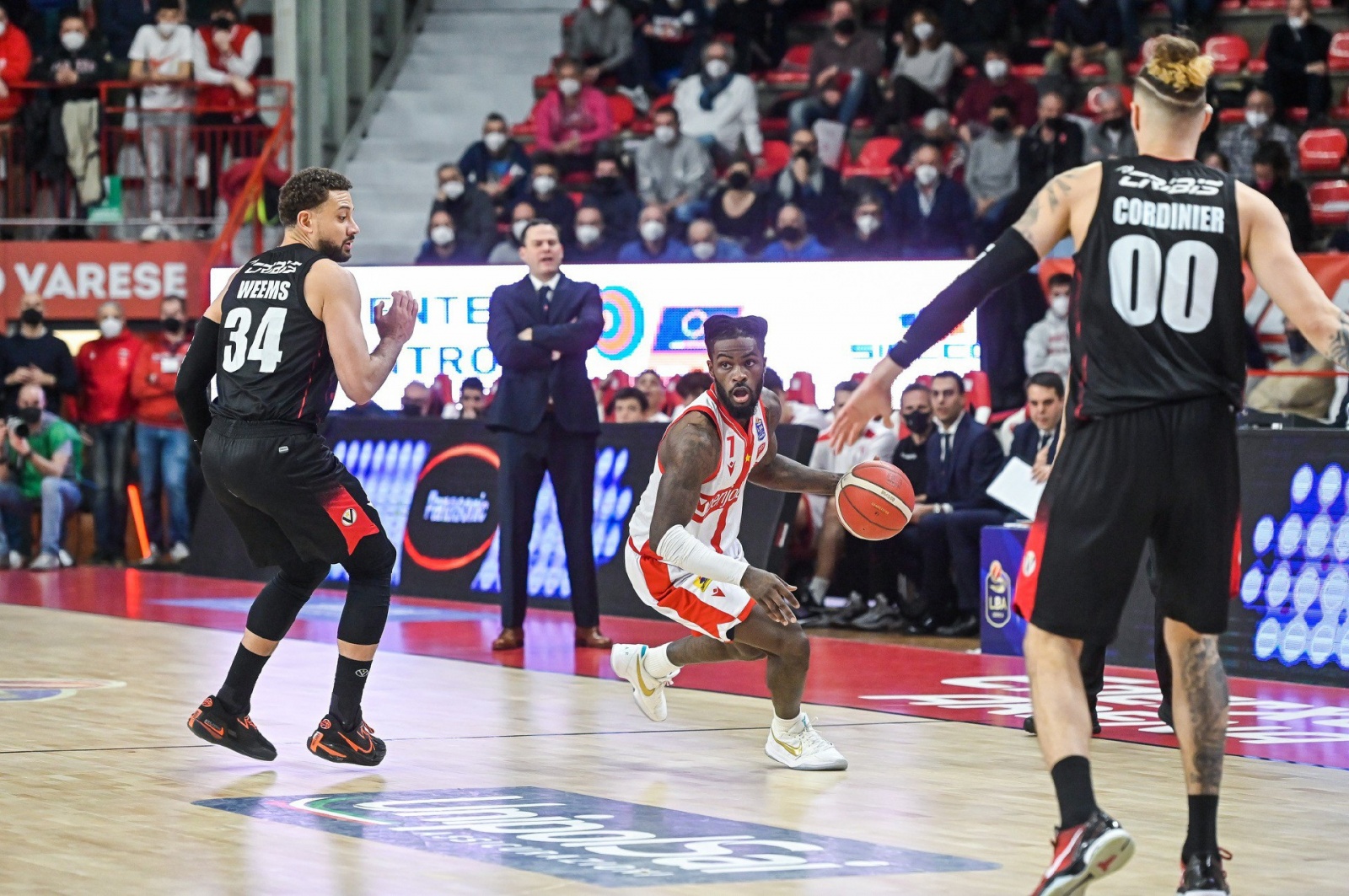 VARESE BASKET SERIE A OPENJOBMETIS PALLACANESTRO VARESE VS. VIRTUS SEGAFREDO BOLOGNA NELLA FOTO ANTHONY BEANE