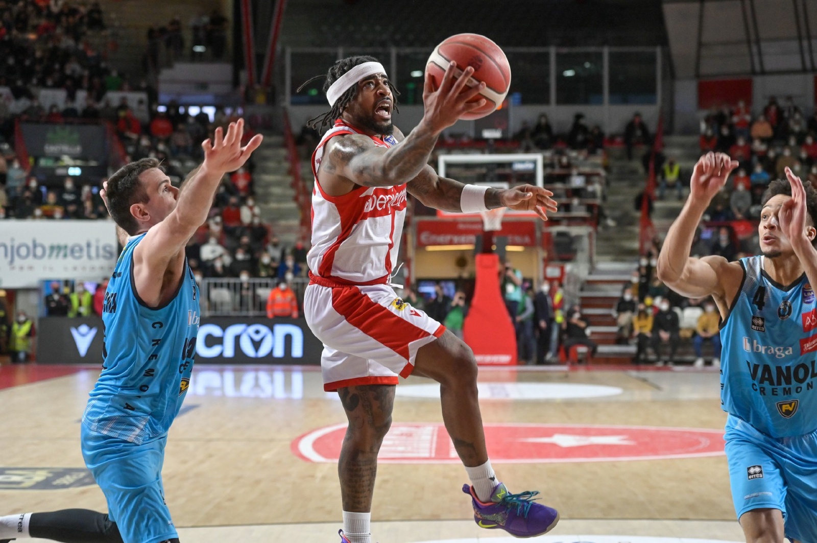 VARESE BASKET SERIE A OPENJOBMETIS PALLACANESTRO VARESE VS. VANOLI CREMONA NELLA FOTO MARCUS KEENE