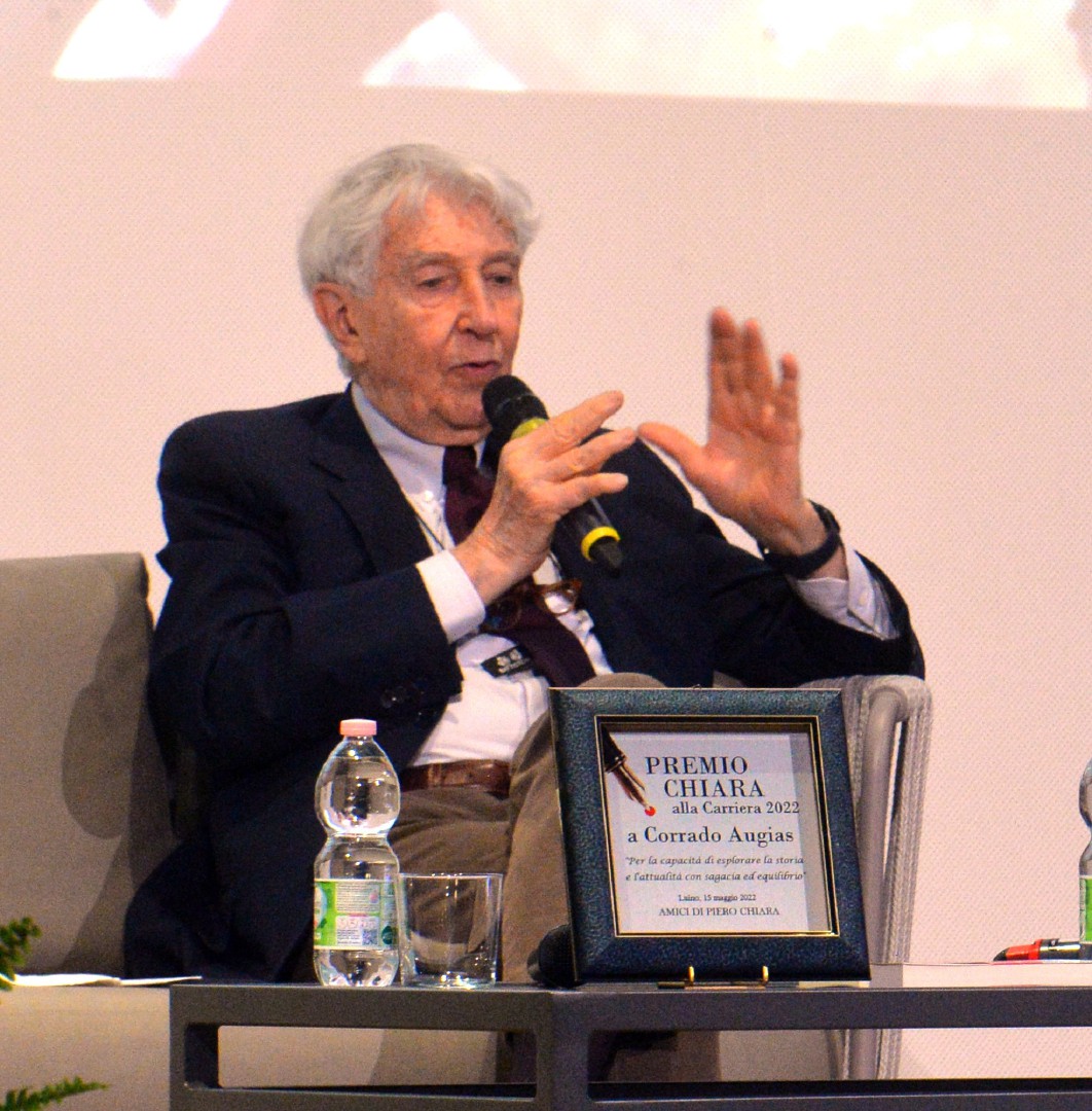LUINO PREMIO CHIARA ALLA CARRIERA 2022 A CORRADO AUGIAS AL TEATRO SOCIALE CON BAMBI LAZZATI, ROMANO OLDRINI E SINDACO ENRICO BIANCHI
