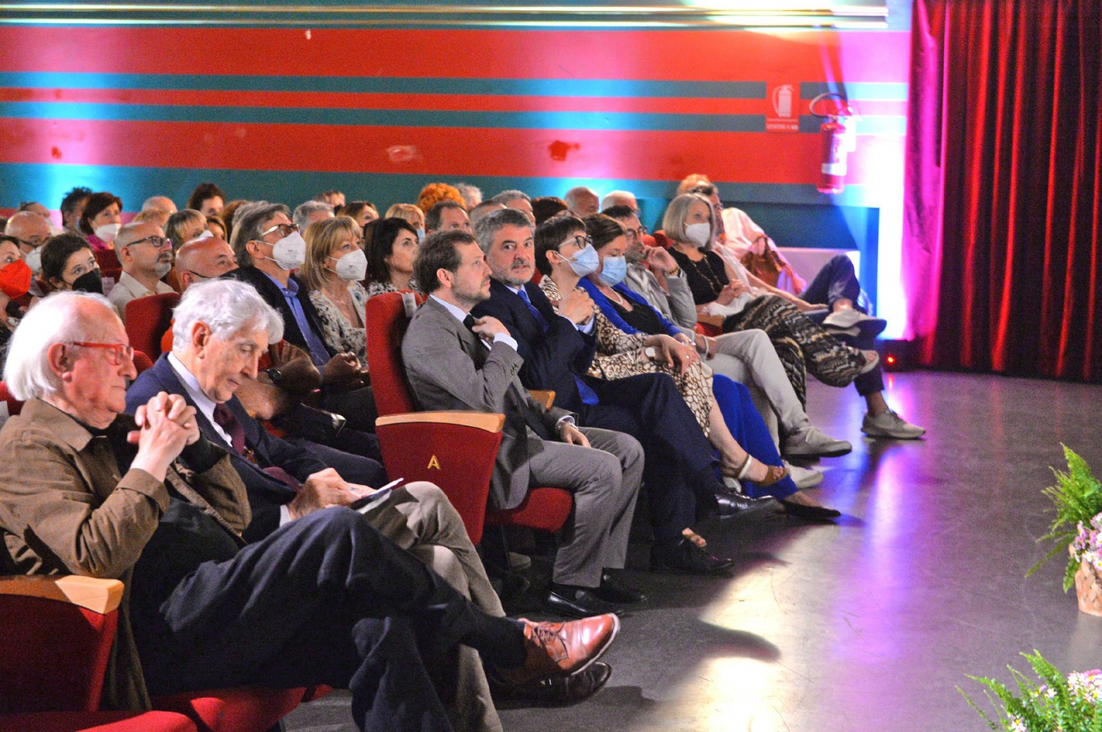 LUINO PREMIO CHIARA ALLA CARRIERA 2022 A CORRADO AUGIAS AL TEATRO SOCIALE CON BAMBI LAZZATI, ROMANO OLDRINI E SINDACO ENRICO BIANCHI
