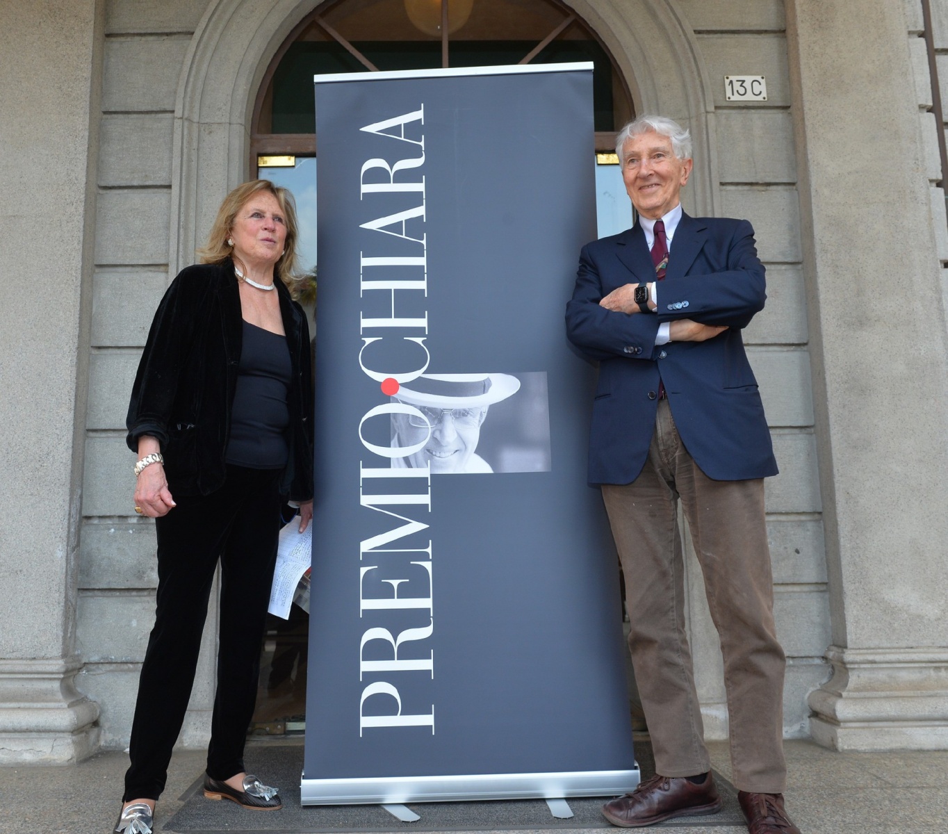 LUINO PREMIO CHIARA ALLA CARRIERA 2022 A CORRADO AUGIAS AL TEATRO SOCIALE CON BAMBI LAZZATI, ROMANO OLDRINI E SINDACO ENRICO BIANCHI