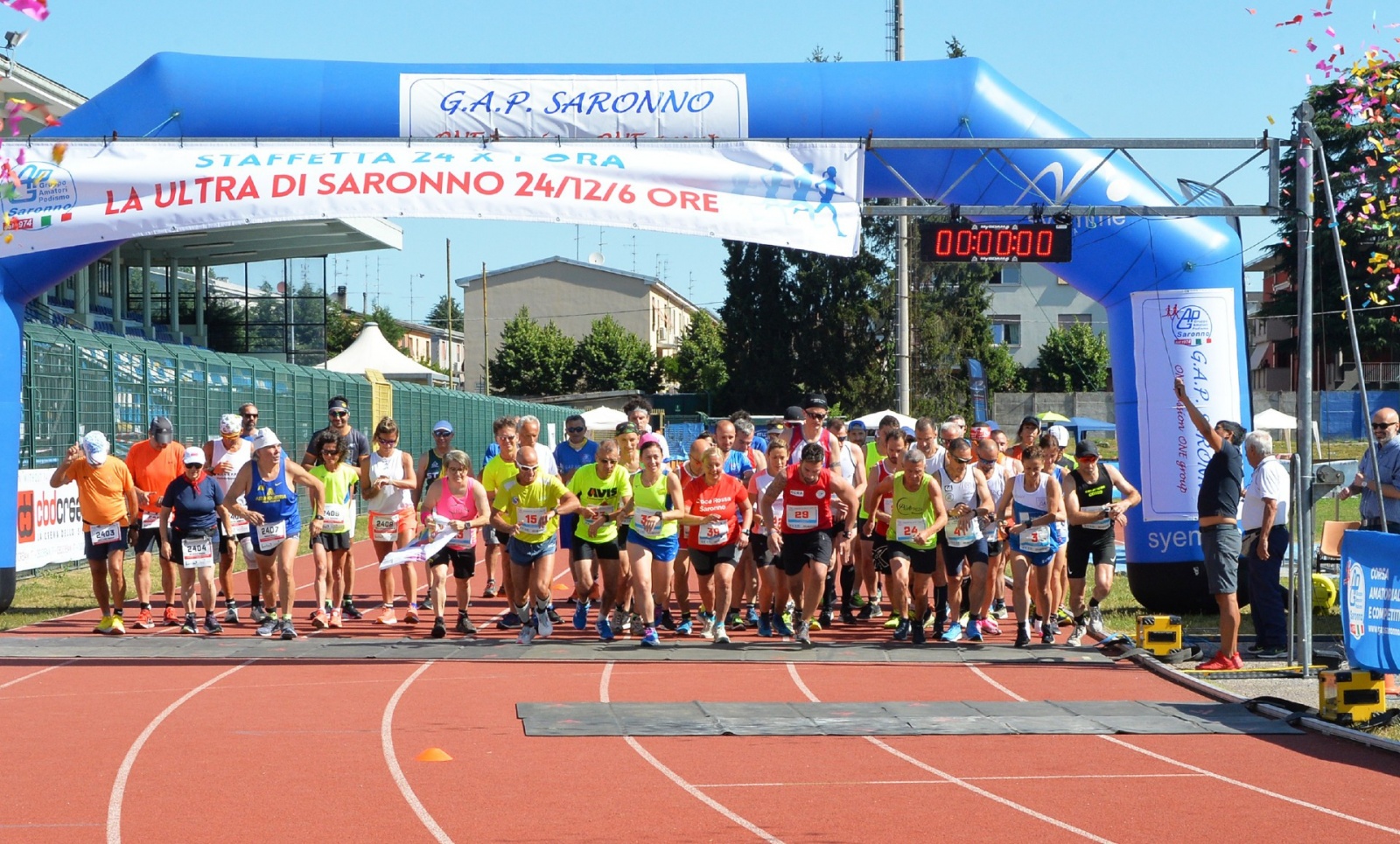 SARONNO PARTENZA GARA PODISTICA 24X1 ORA STADIO SARONNO
