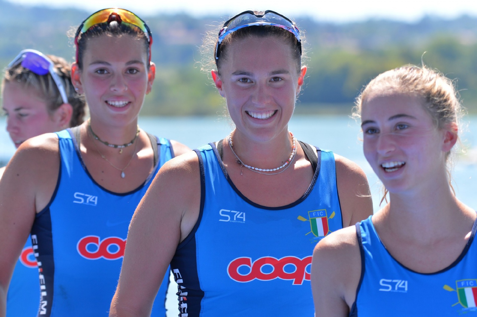 VARESE FINALI A MONDIALI CANOTTAGGIO 2022, UNDER 19 E PREMIAZIONI NELLA FOTO QUATTRO CON FEMMINILE CON CATERINA MONTEGGIA E MARGHERITA FANCHI MEDAGLIA DÕARGENTO