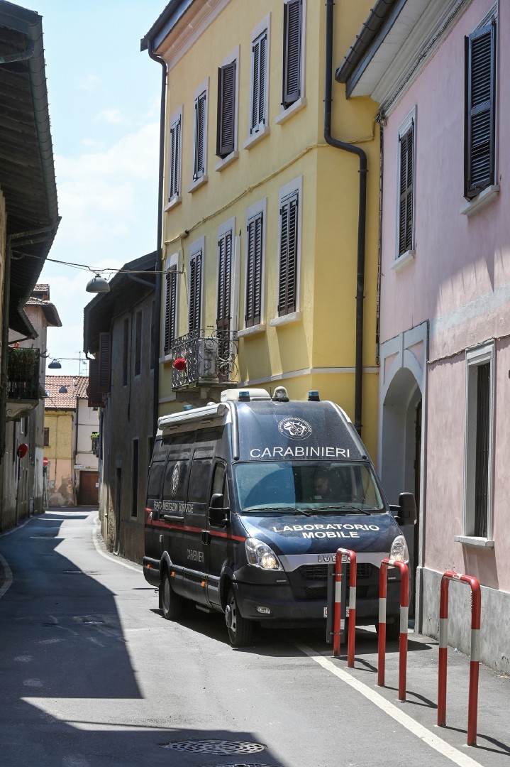 MALNATE CARABINIERI RIS DI PARMA SUL LUOGO DELL’OMICIDIO DI CARMELA FABOZZI IN VIA SANVITO PER RILIEVI