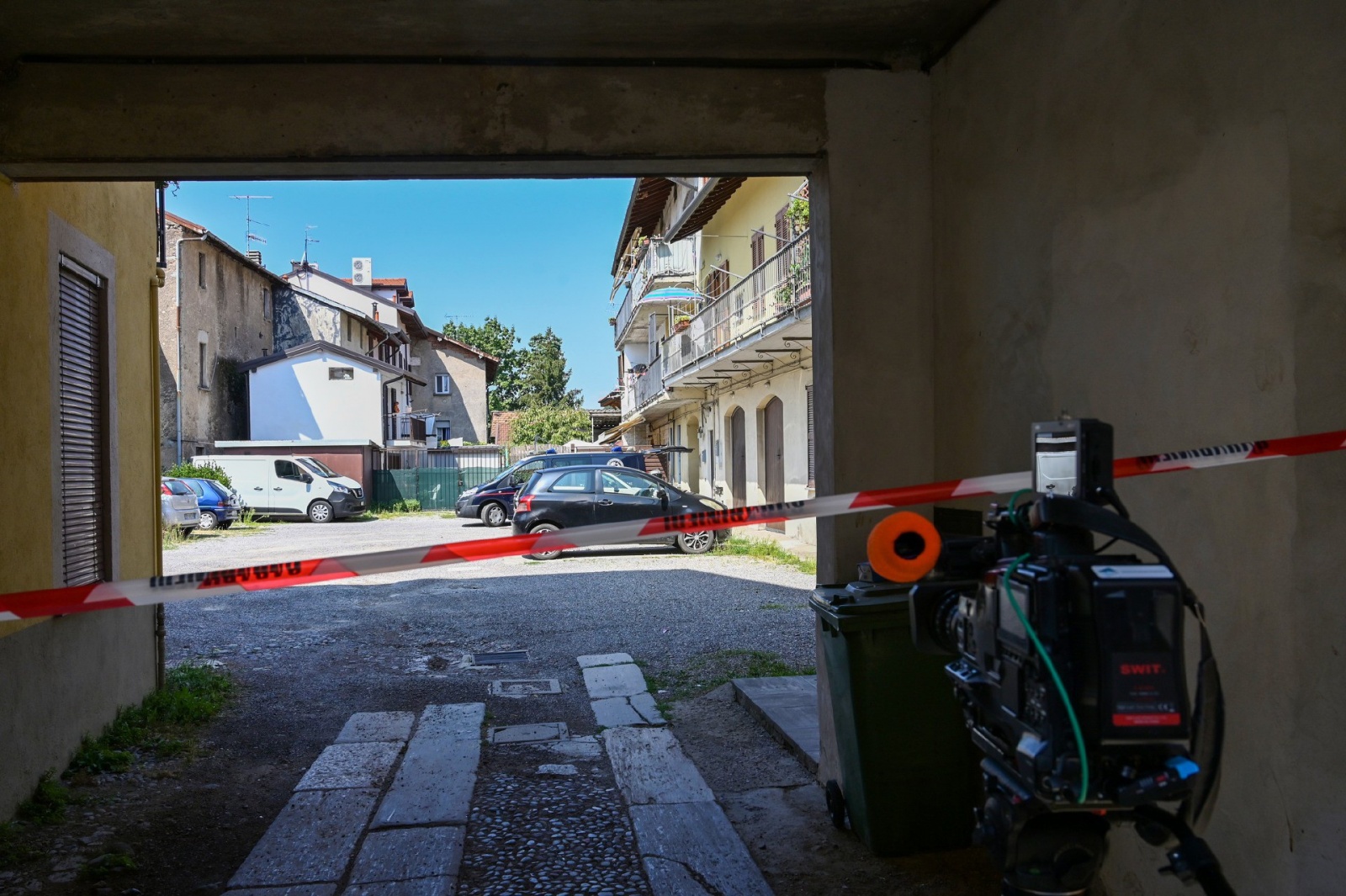 MALNATE CARABINIERI RIS DI PARMA SUL LUOGO DELL’OMICIDIO DI CARMELA FABOZZI IN VIA SANVITO PER RILIEVI