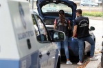 Il punto in cui una giovane donna di 22 anni è stata accoltellata nella centrale piazza della Repubblica, Milano, 17 Agosto 2022. ANSA/PAOLO SALMOIRAGO