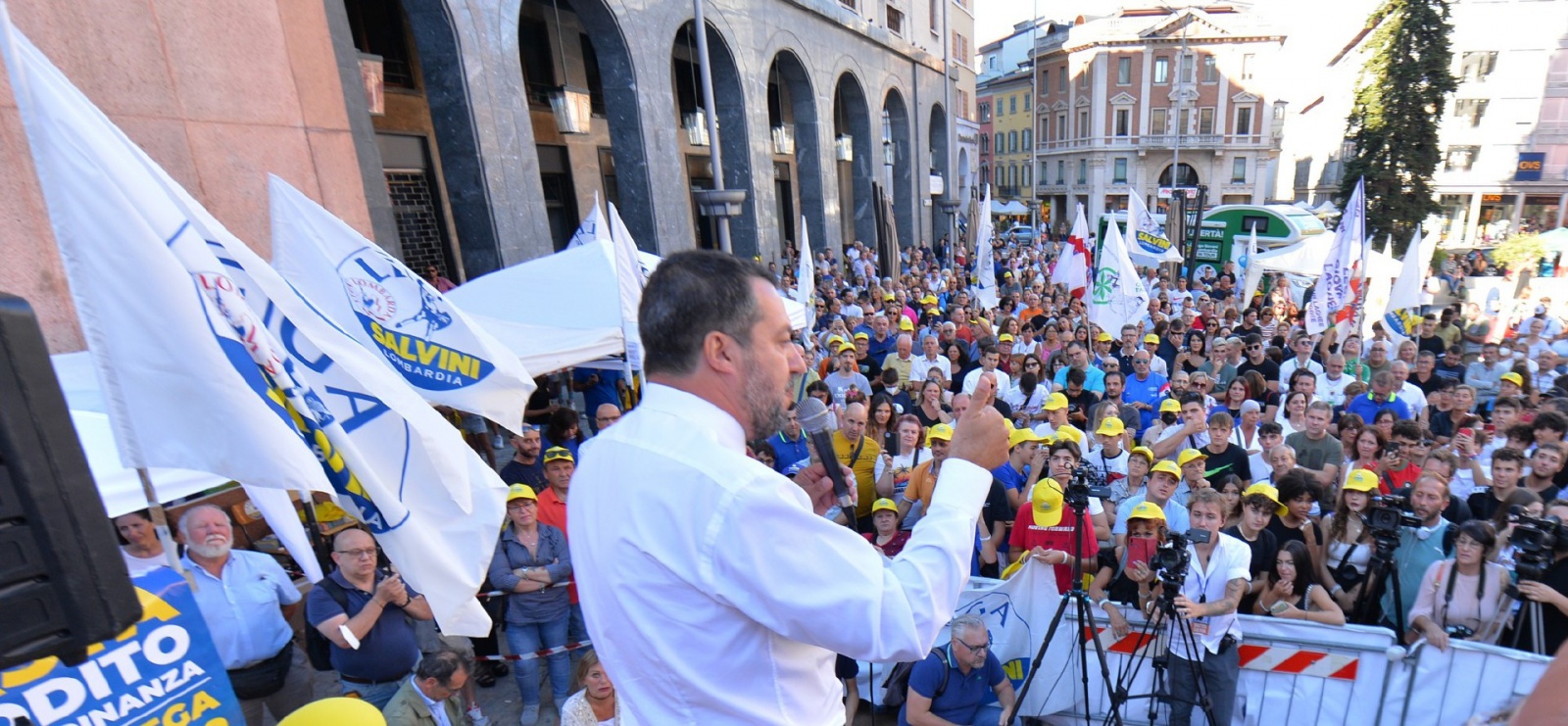 VARESE MATTEO SALVINI IN PIAZZA MONTE GRAPPA PER CAMPAGNA ELETTORALE POLITICHE 2022 CON I CANDIDATI. RISOTTATA LEGA E BIRRA