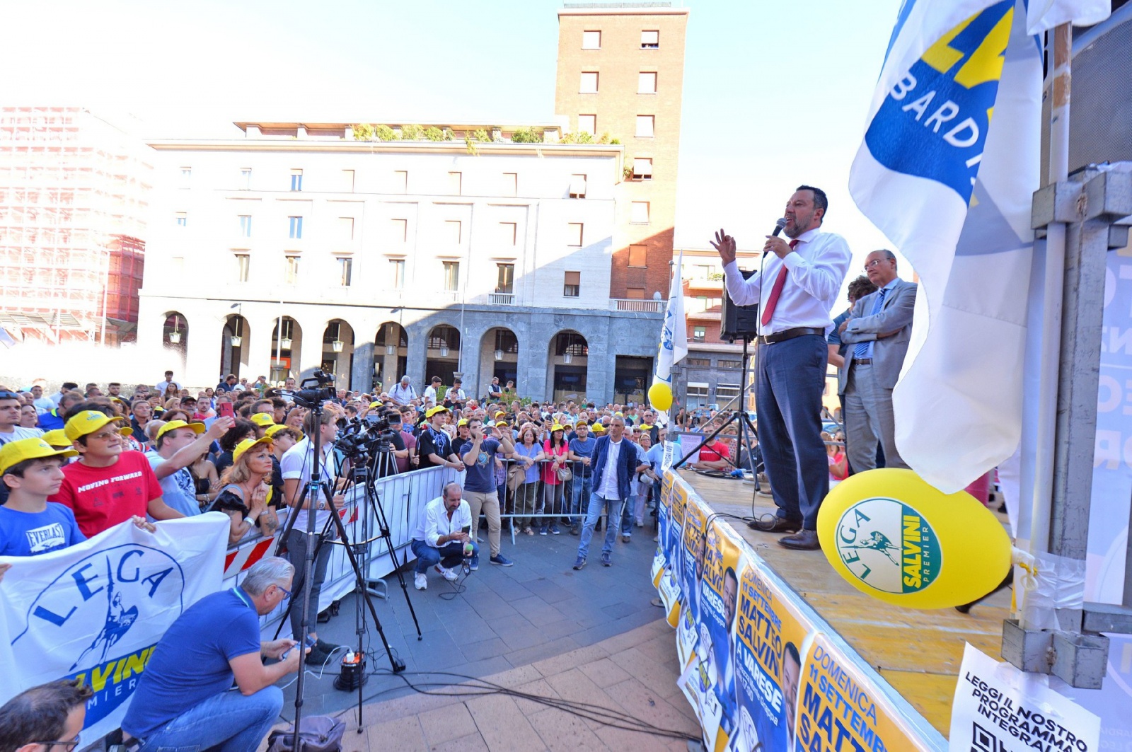 VARESE MATTEO SALVINI IN PIAZZA MONTE GRAPPA PER CAMPAGNA ELETTORALE POLITICHE 2022 CON I CANDIDATI. RISOTTATA LEGA E BIRRA