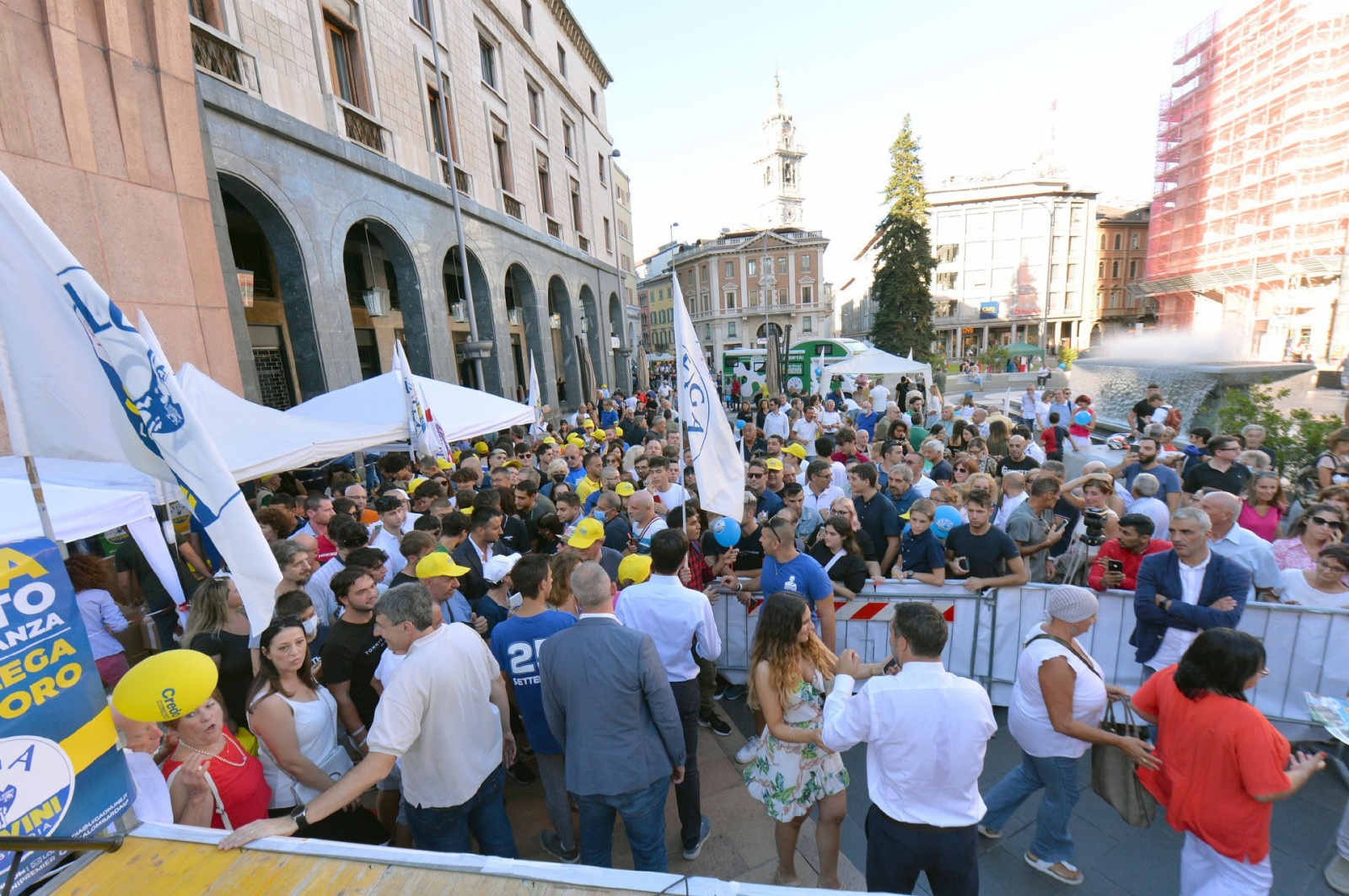 VARESE MATTEO SALVINI IN PIAZZA MONTE GRAPPA PER CAMPAGNA ELETTORALE POLITICHE 2022 CON I CANDIDATI. RISOTTATA LEGA E BIRRA