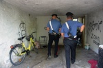 TRADATE OPERAZIONE ANTIDROGA ESEGUITA DALLA SEZIONE NARCOTICI SQUADRA MOBILE CON L�AUSILIO DEL REPARTO PREVENZIONE CRIMINE, CARABINIERI E POLIZIE LOCALI NELLA FOTO INTERNO DELLA CASETTA USATO COME BASE E BIVACCO DAGLI SPACCIATORI