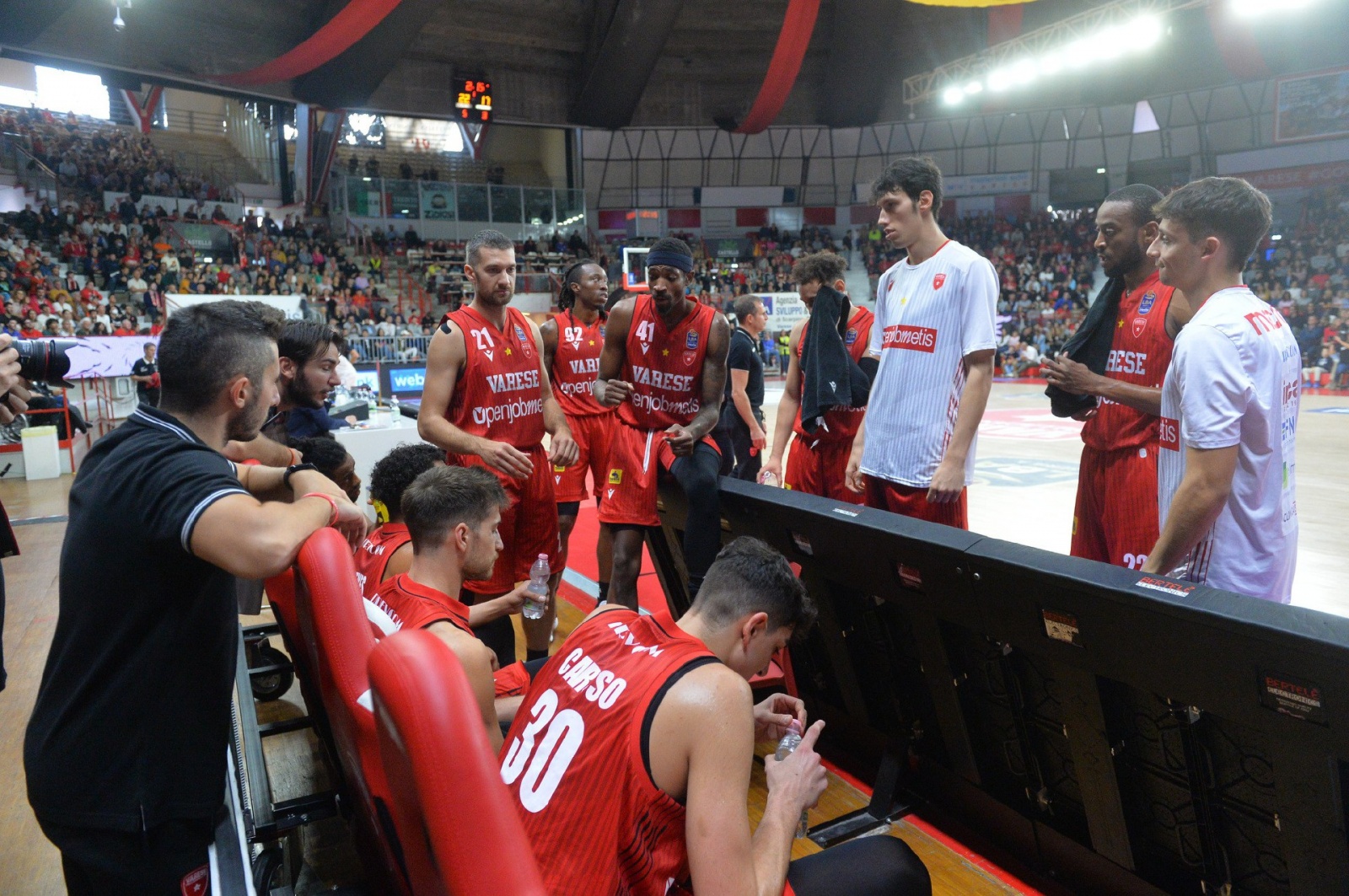 VARESE BASKET OPENJOBMETIS VARESE-TRENTO NELLA FOTO TIME OUT
