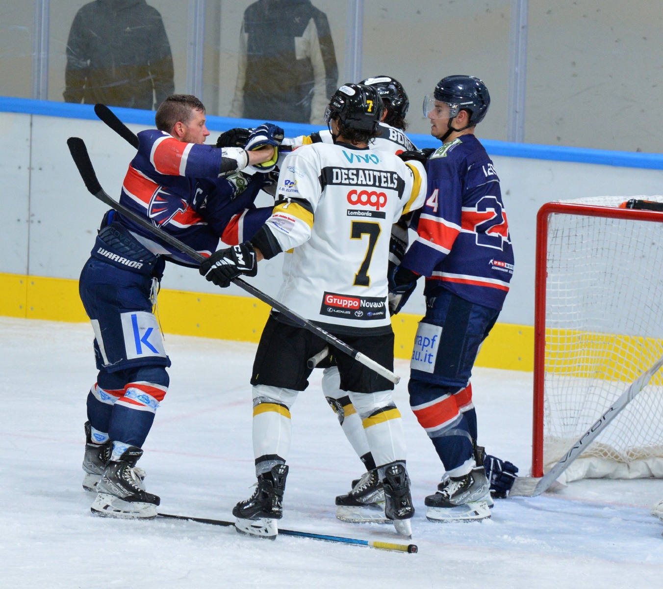 VARESE. HOCKEY. HCMV MASTINI VARESE-HC FALCONS BRIXEN BRESSANONE NELLA FOTO RISSA DROLET LEITNER INTERVIENE PIROSO