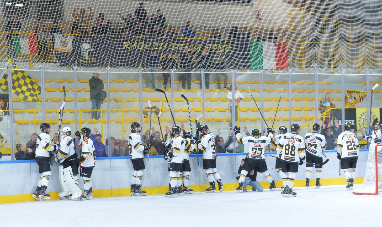 VARESE. HOCKEY. HCMV MASTINI VARESE-HC FALCONS BRIXEN BRESSANONE NELLA FOTO