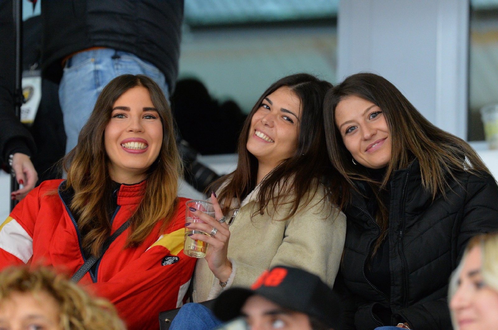 VARESE. HOCKEY. HCMV MASTINI VARESE-HC FALCONS BRIXEN BRESSANONE NELLA FOTO FEDERICA PERUCCHETTI CON IL GIUBBOTTO DEL PAPAÕ EX GIOCATORE