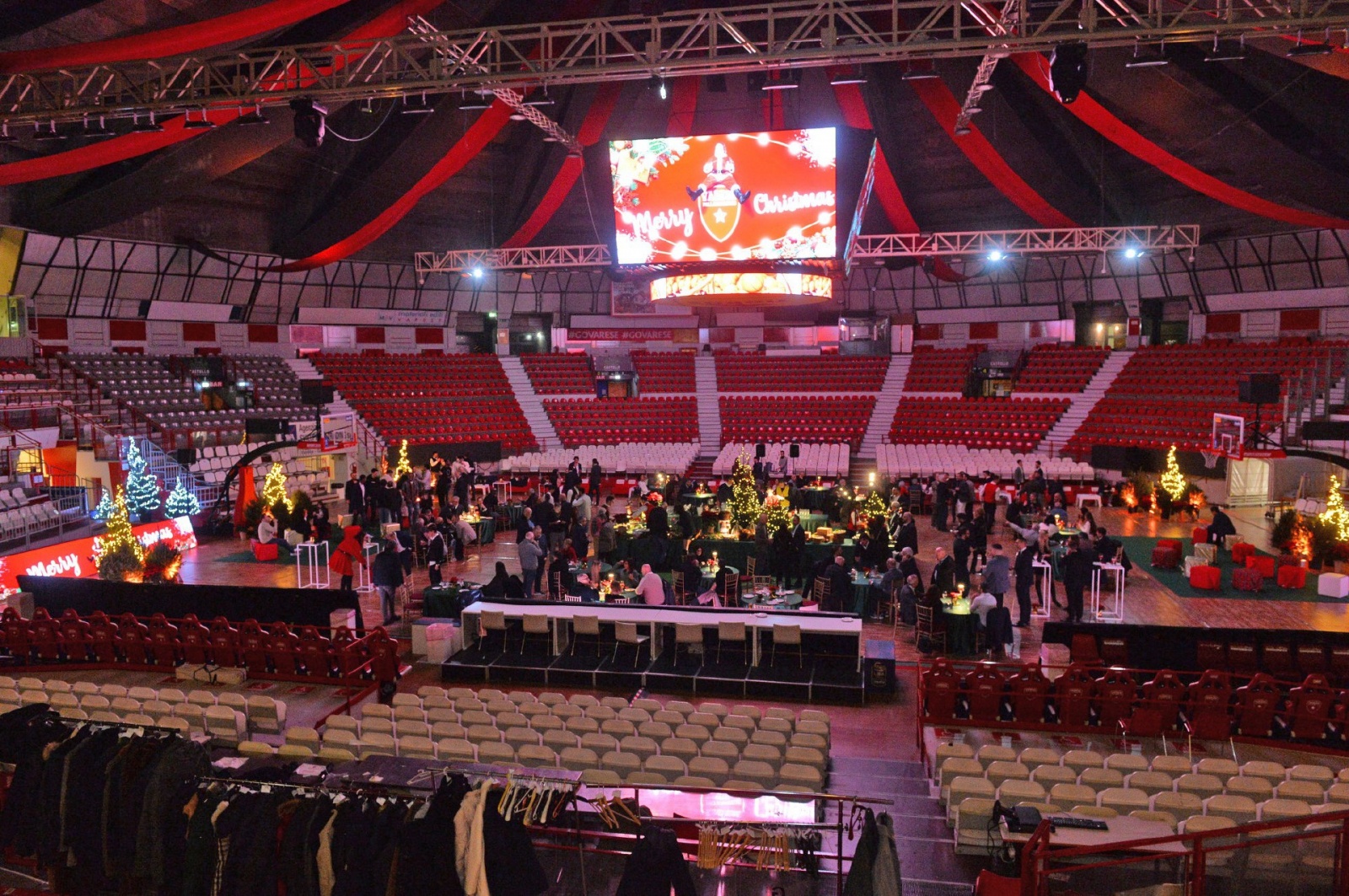 VARESE. FESTA DI NATALE 2022 OPENJOBMETIS PALLACANESTRO VARESE ALL’ENERXENIA ARENA NELLA FOTO PANORAMICA