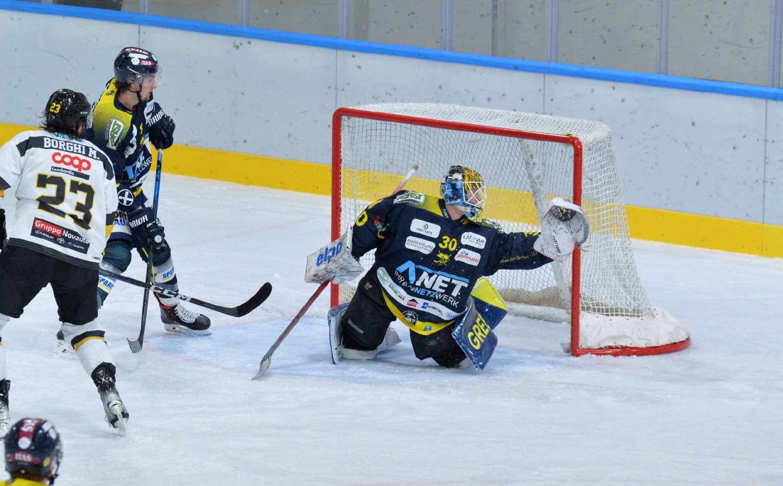 VARESE. HOCKEY. COPPA ITALIA. FINALS FOUR. SEMIFINALI HCMV VARESE HOCKEY - HC EPPAN APPIANO ANET NELLA FOTO