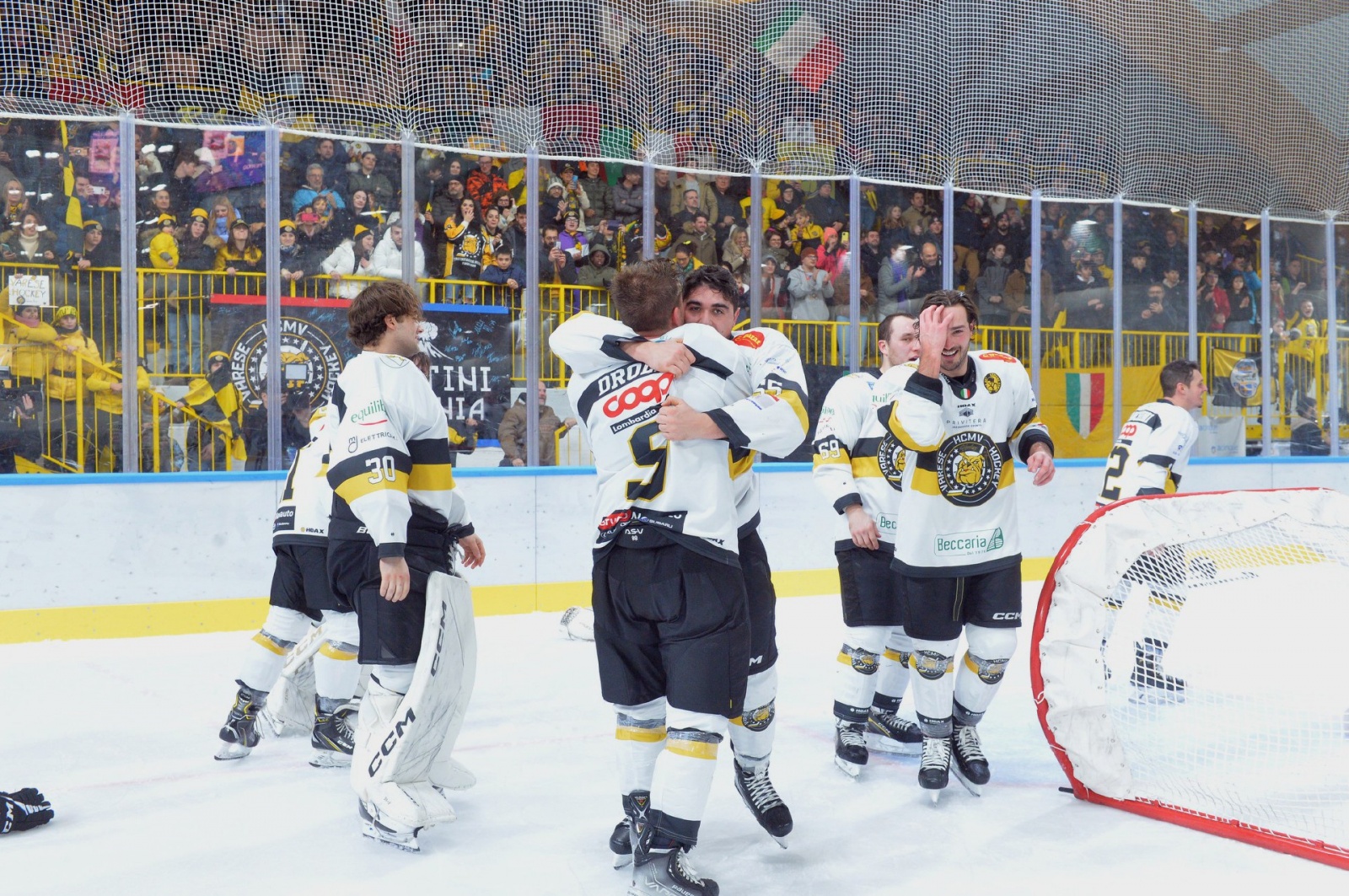 VARESE. HOCKEY. COPPA ITALIA. FINALS FOUR. FINALE HCMV VARESE HOCKEY - SV KALTERN ROTHOBLASS CALDARO NELLA FOTO FINALE FESTEGGIAMENTI