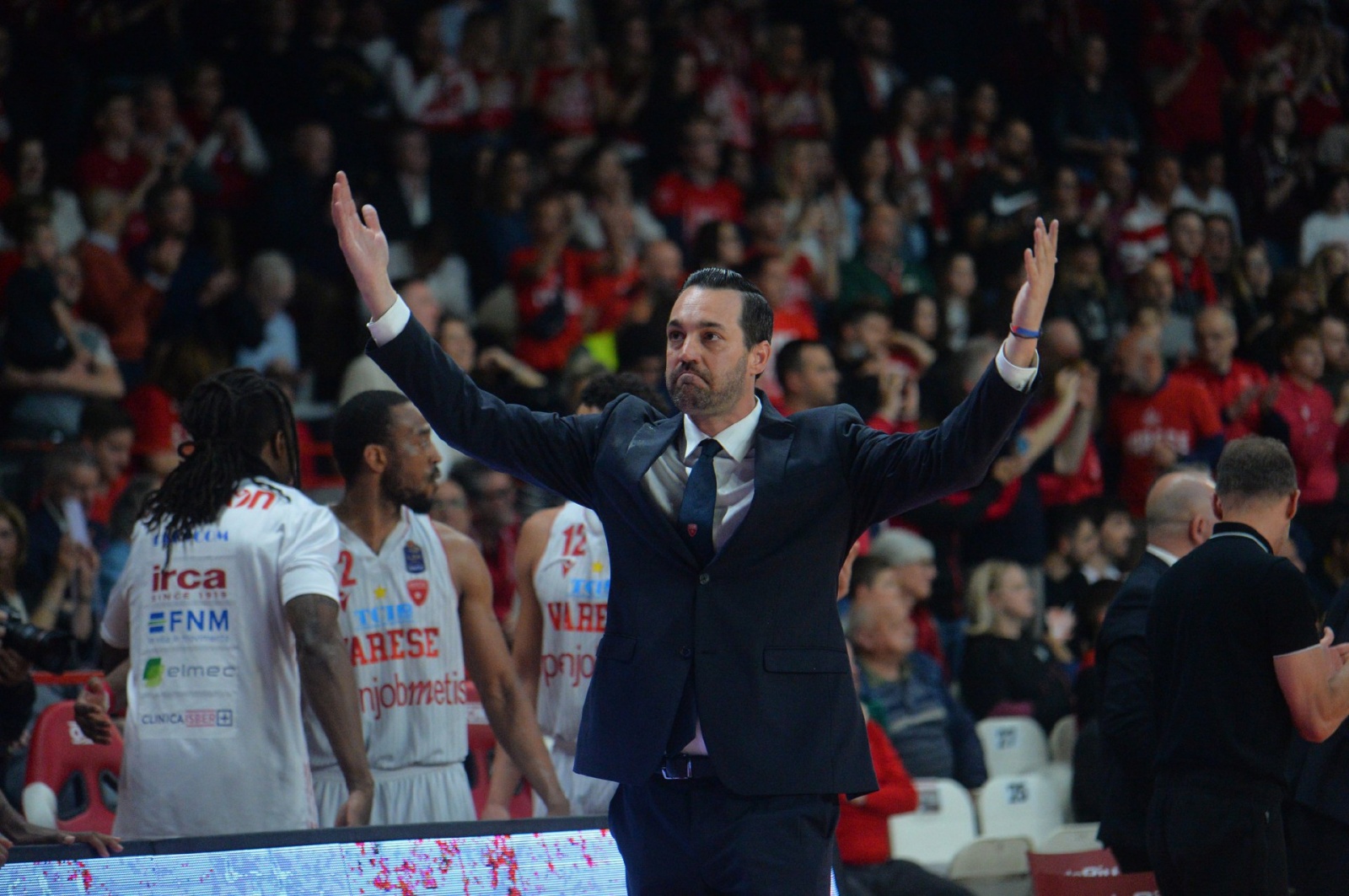 VARESE. BASKET LBA. OPENJOBMETIS VARESE-GIVOVA SCAFATI NELLA FOTO BRASE INCITA I TIFOSI
