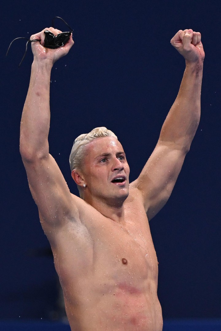 Italy's Nicolo Martinenghi celebrates after winning the final of the men's 100m breaststroke swimming event during the Paris 2024 Olympic Games at the Paris La Defense Arena in Nanterre, west of Paris, on July 28, 2024. (Photo by SEBASTIEN BOZON / AFP)