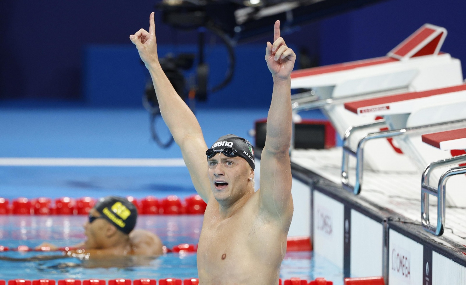 epa11504384 Nicolo Martinenghi of Italy celebrates winning the Men 100m Breaststroke final of the Swimming competitions in the Paris 2024 Olympic Games, at the Paris La Defense Arena in Paris, France, 28 July 2024. EPA/FRANCK ROBICHON